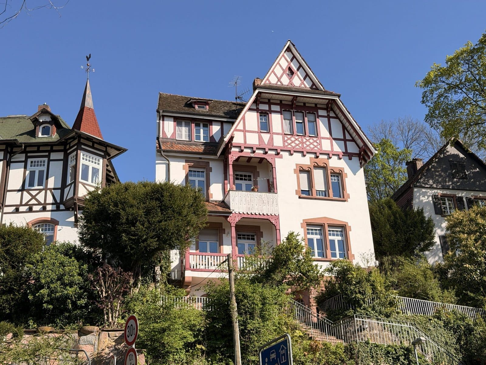 Denkmalgeschütztes Mehrfamilienhaus mit Altstadtblick
