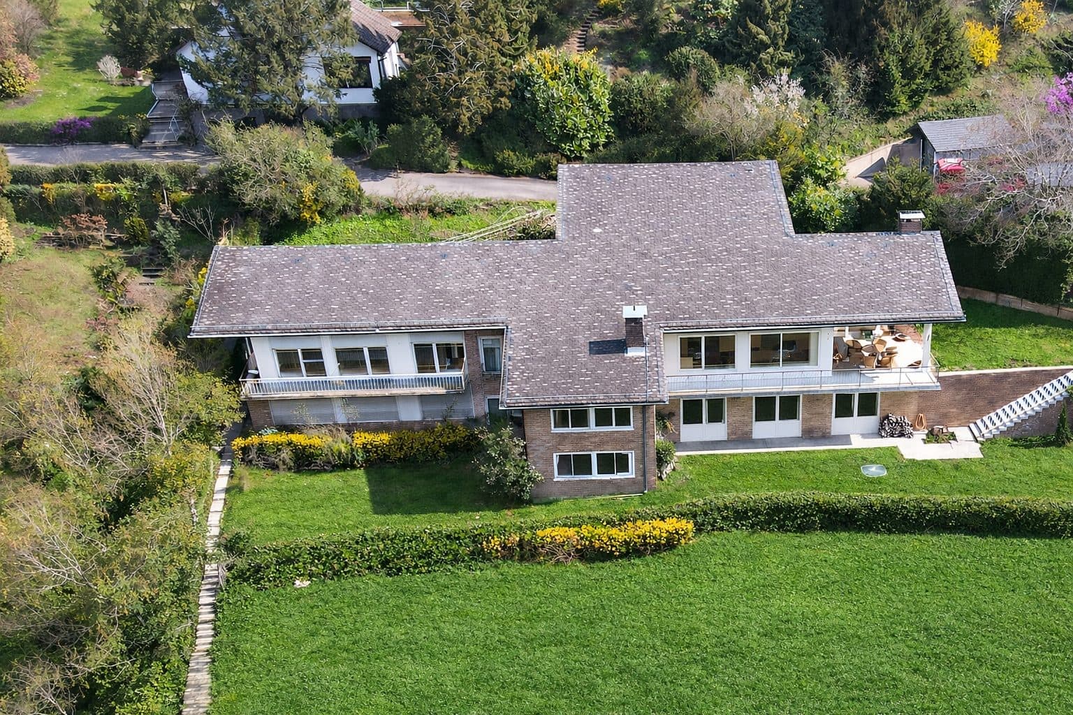Juwel an der Bergstraße — Exklusive Villa in Panorama-Lage